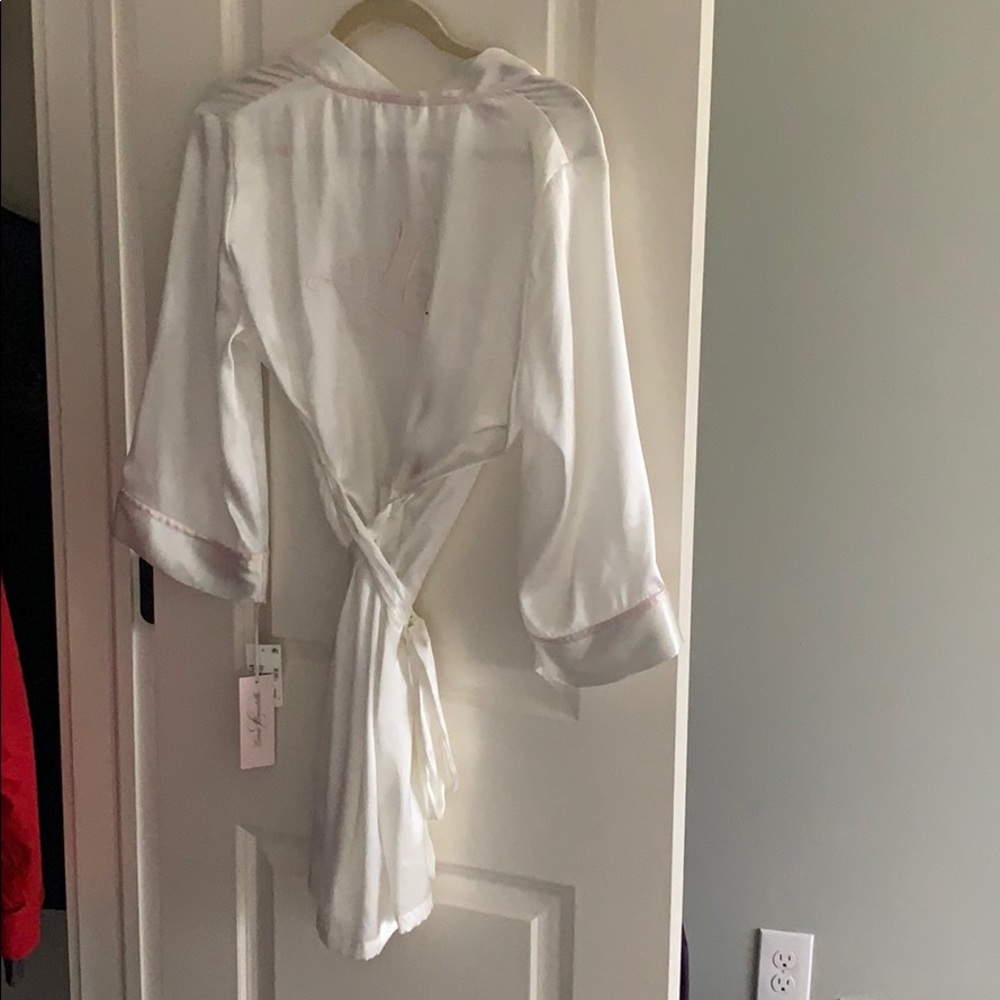 Mrs. Robe - Picture 6 of 6